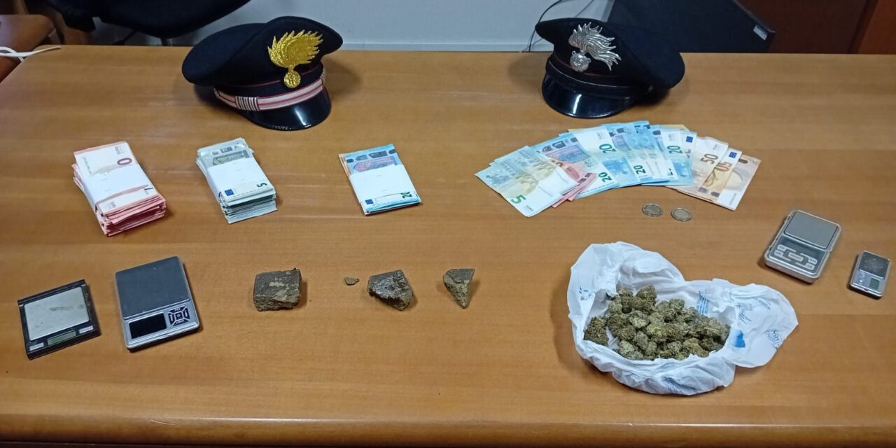 Taggia, spaccia marijuana a un minorenne dalla finestra di casa, arrestato dai Carabinieri