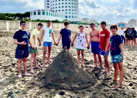 Gli studenti del Liceo Peano di Tortona a Marina di Massa