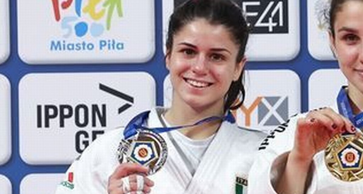 L’assessore allo Sport  di Alassio, Roberta Zucchinetti, si congratula con Giulia Ghiglione, Argento ai Campionati Europei di Judo U23