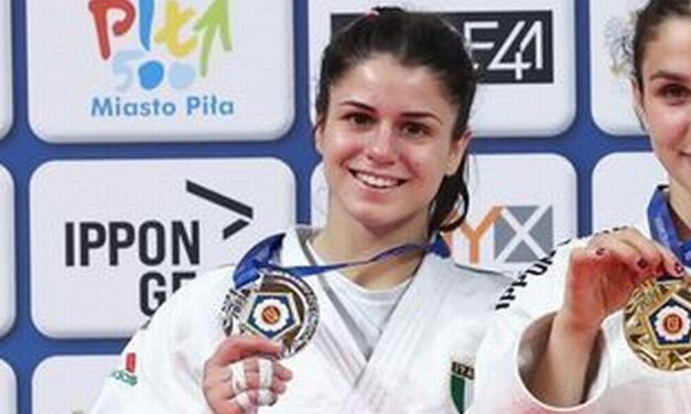 L’assessore allo Sport  di Alassio, Roberta Zucchinetti, si congratula con Giulia Ghiglione, Argento ai Campionati Europei di Judo U23