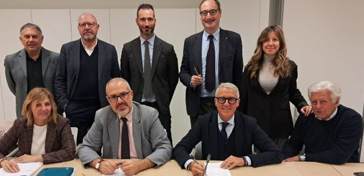 Confartigianato col Tortonese Enzo Basiglio  firma il rinnovo del contratto nazionale per la meccanica
