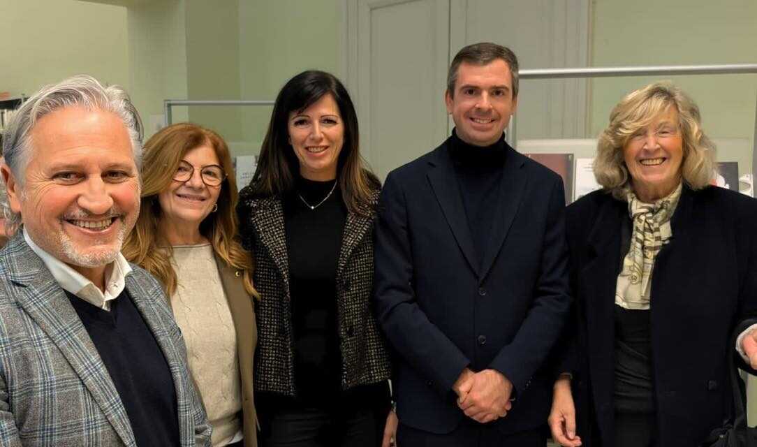 A Tortona uno scaffale con 50 libri contro la violenza sulle donne. L’elenco dei libri