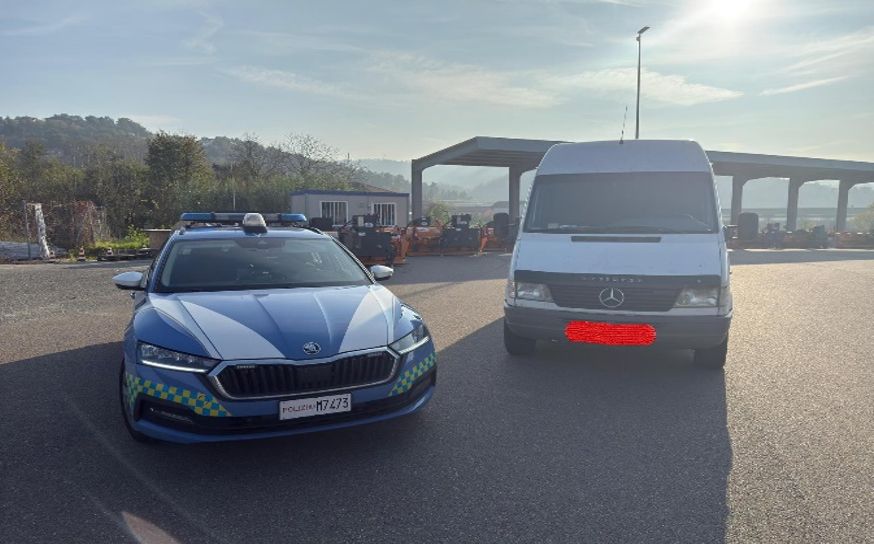 La Polstrada di Ovada ferma questo furgone che percorreva contromano l’A26 Genova – Gravellona