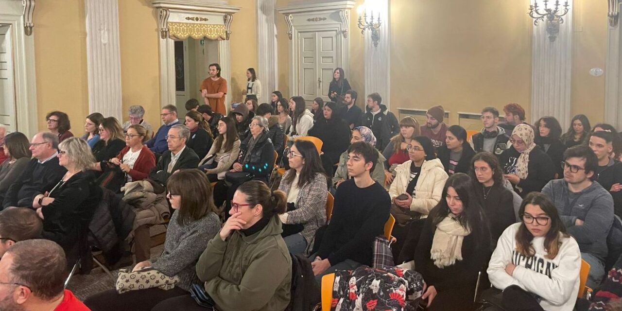 I giovani di Tortona non vogliono partecipare alla vita sociale della città perché disturba la loro tranquillità!