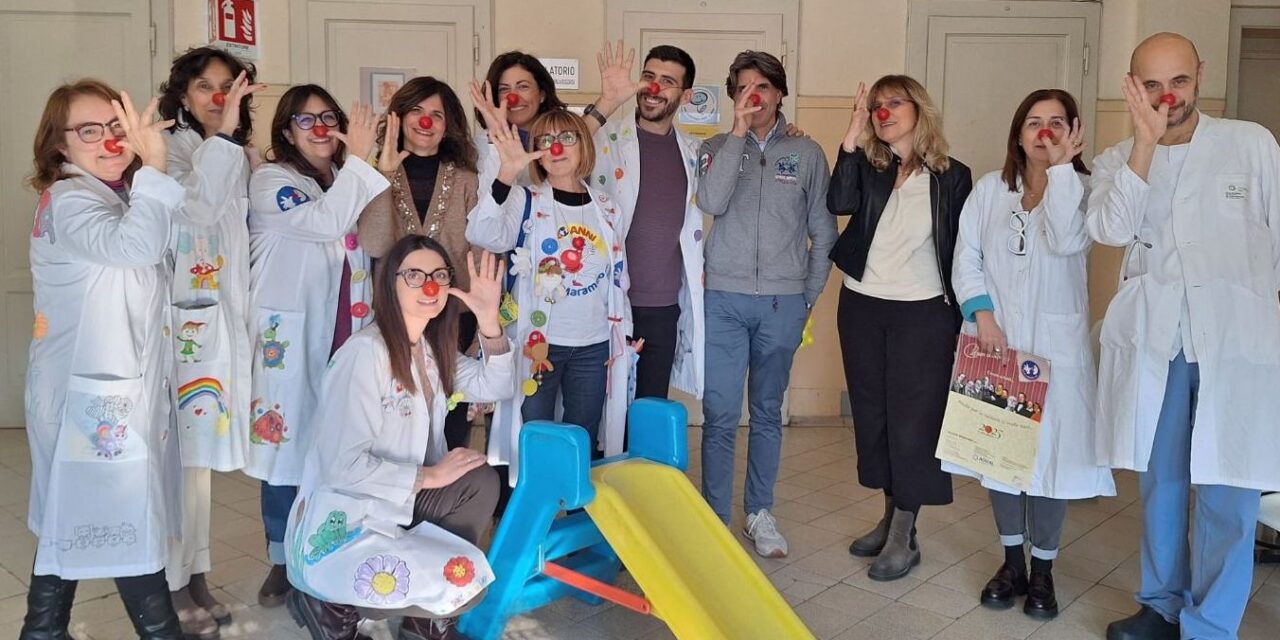 I Clown Marameo donano uno spirometro all’ospedale infantile di Alessandria