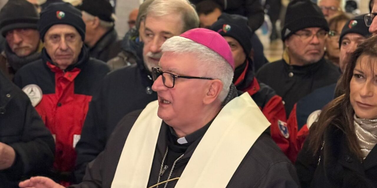 Inaugurato il presepe ligure con tante persone e il presidente della Regione Marco Bucci