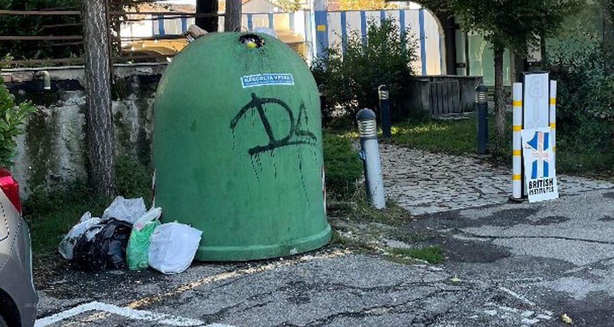 Oltre 130 multe per l’abbandono di rifiuti: ad Alessandria fototrappole e ispettori incastrano i trasgressori