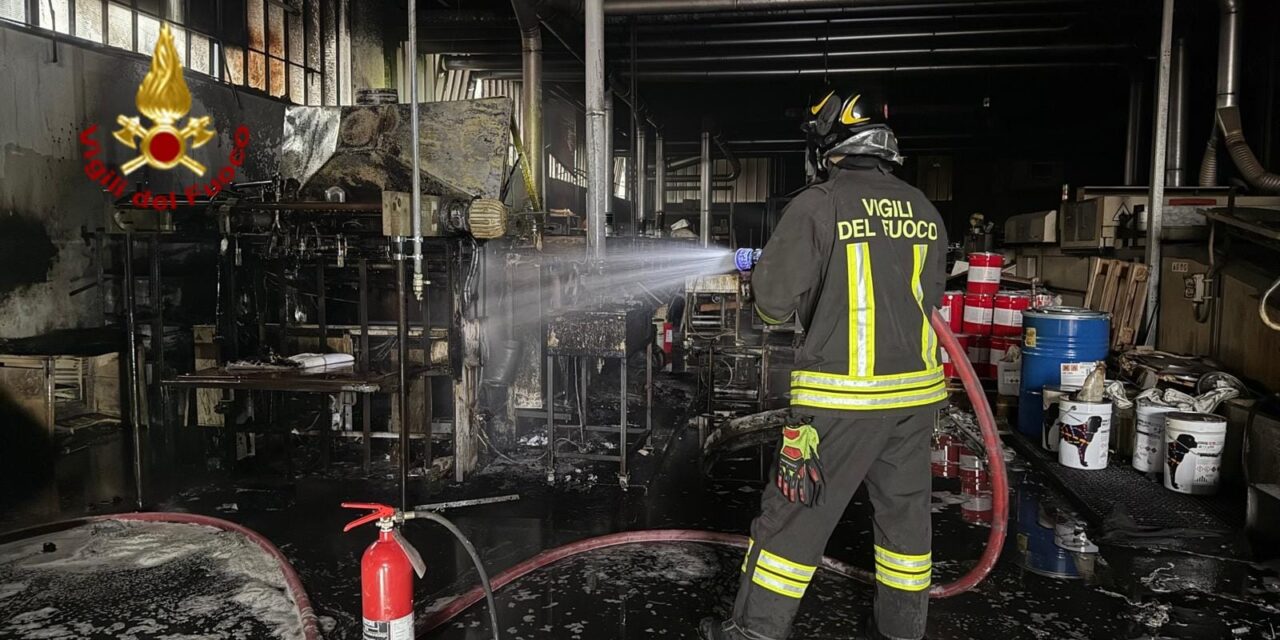 Incendio in una tipografia industriale di Alessandria prontamente spento dai pompieri