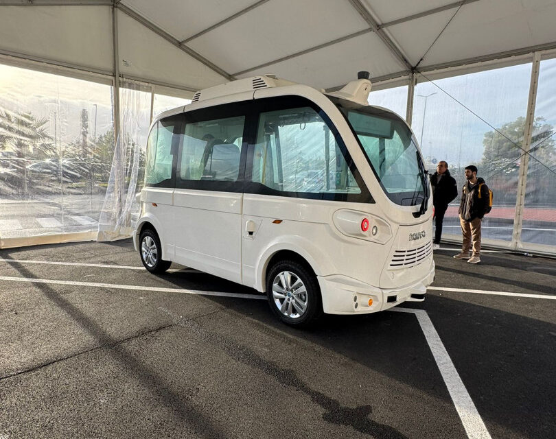 Imperia, consegnato oggi il primo mezzo a guida autonoma. In Primavera avvio della sperimentazione e presentazione alla cittadinanza