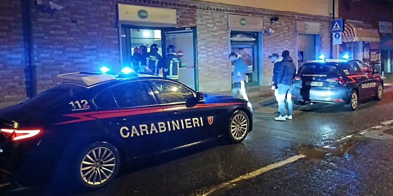 Forte boato all’alba a Felizzano: ignoti rapinatori fanno saltare un bancomat e rubano 90.000 euro.