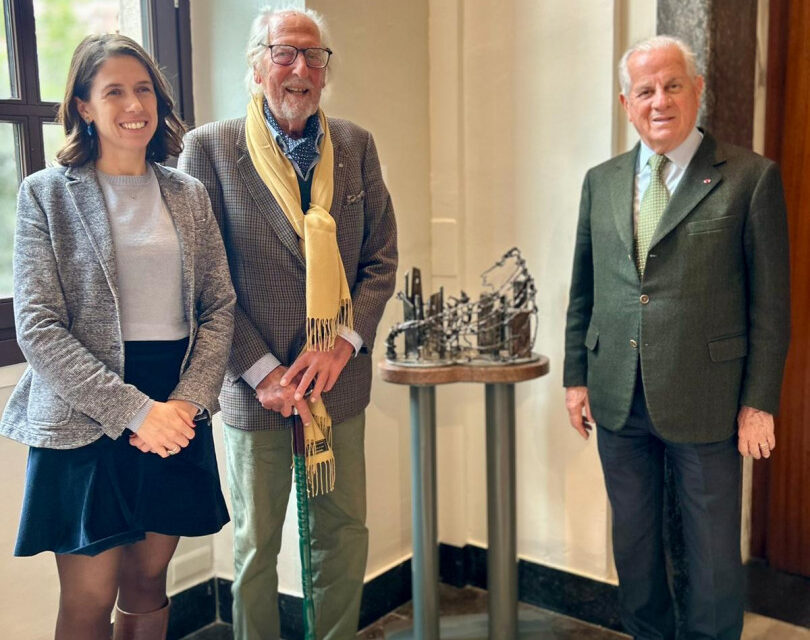 Imperia, donata al Comune l’opera “Abbraccio alle due città” del Maestro Elio Lentini