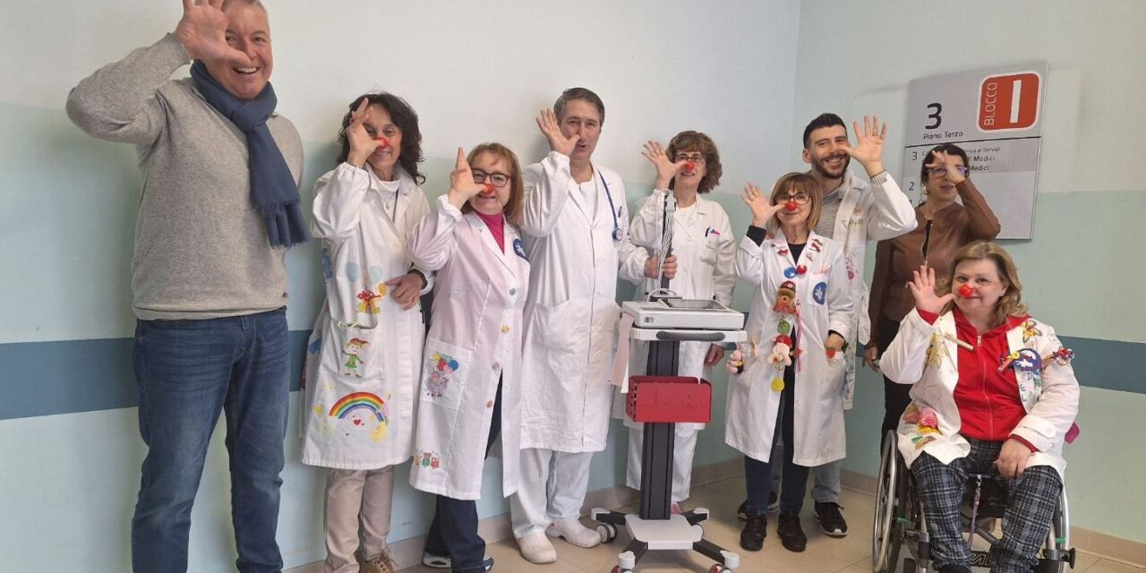 I Clown Marameo di Alessandria regalano all’ospedale un elettrocardiografo per l’oncologia