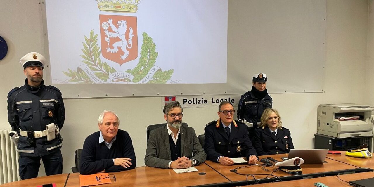 Troppe auto abusive nell’isola pedonale a Tortona: 1311 multe in due mesi! Il bilancio 2024 della Polizia Locale