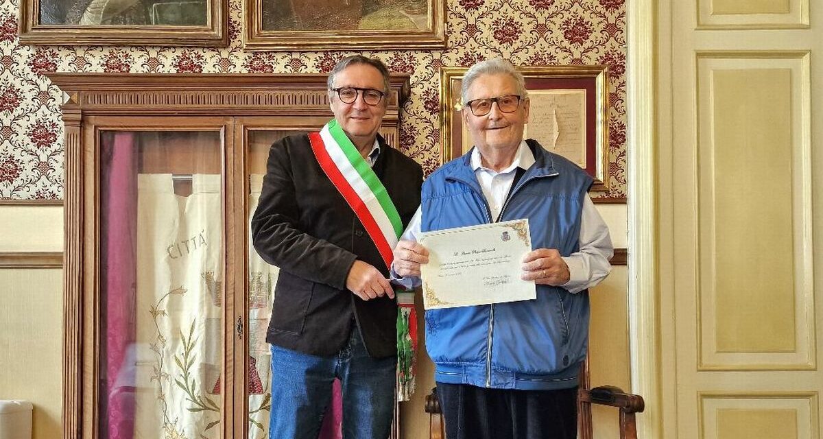 Il Tortonese Simon Pietro Simonelli premiato ad Alassio perché va lì in vacanza dal 1948: ben 67 anni ininterrotti!