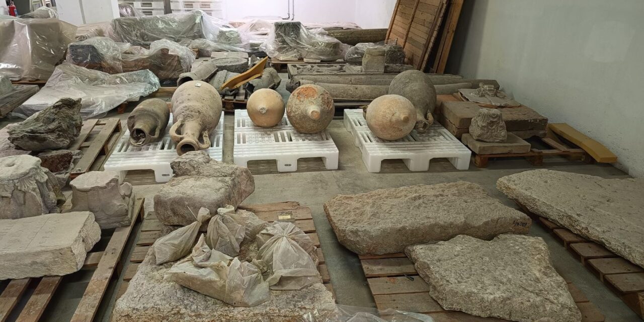 A Tortona, sotto le scuole c’è uno dei più grandi depositi archeologici del Piemonte. Le immagini