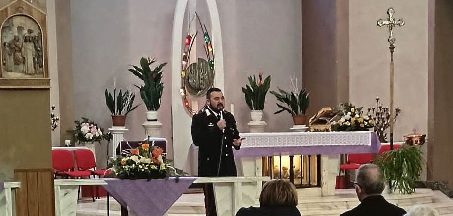 Prevenzione delle truffe a Sarezzano: i Carabinieri incontrano gli anziani dopo la messa