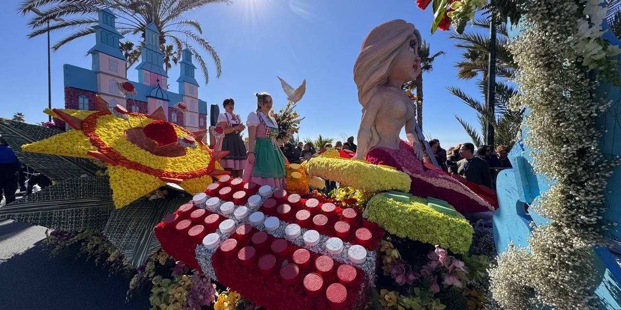 Diano Marina a Sanremoinfiore con il carro “Un fiore per il mio castello”: 13.000 fiori hanno omaggiato Sirenetta e LEGO