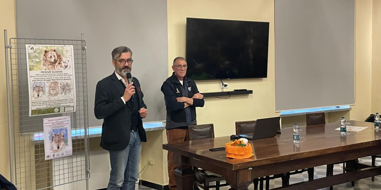 Tortona, inaugurata in Biblioteca dal Sindaco Chiodi la mostra “Presenze silenziose, ritorni e nuovi arrivi di carnivori in territorio italiano”