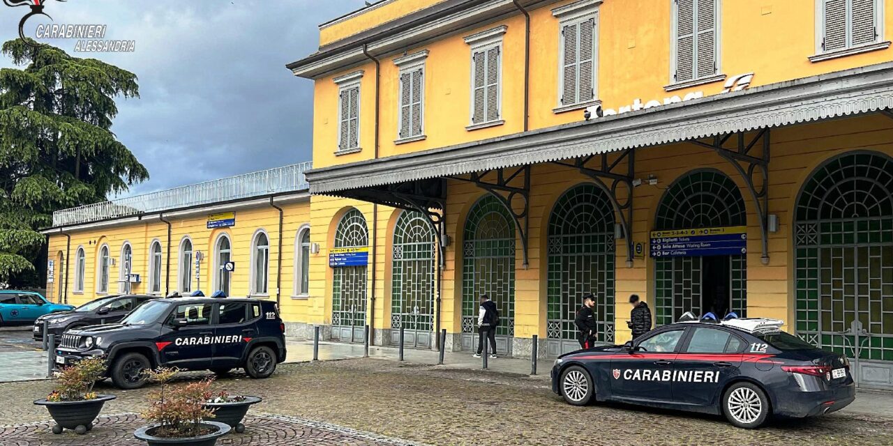 A Tortona sei persone giravano con coltelli e armi improprie, tre con droga e due guidavano drogati