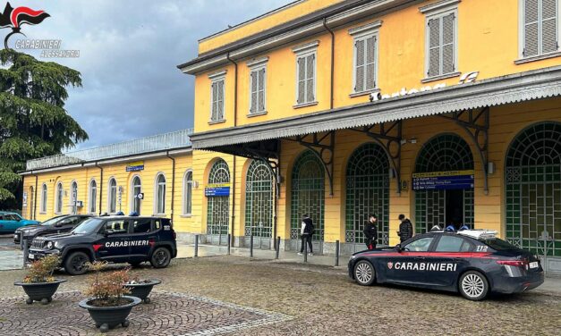 Controlli straordinari dei Carabinieri di Tortona alla stazione, ai giardini e nel centro storico