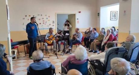 La musica allieta gli ospiti della Casa di Risposo a Pontecurone grazie alla Fondazione CR Tortona