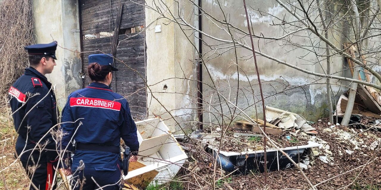 Rifiuti pericolosi con amianto: intervento congiunto dei Carabinieri di Rivalta Bormida e dei Carabinieri Forestali di Acqui Terme.