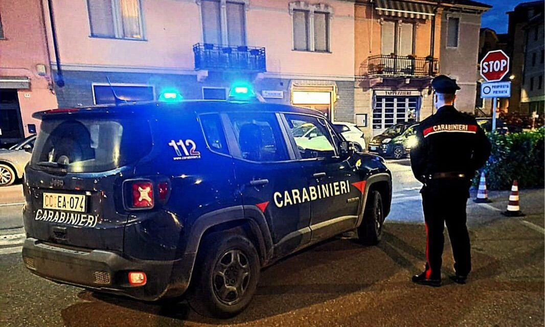 Incidente a Tortona fra auto e moto in largo Europa col motociclista ferito,  intervengono i Carabinieri e 118 e ….
