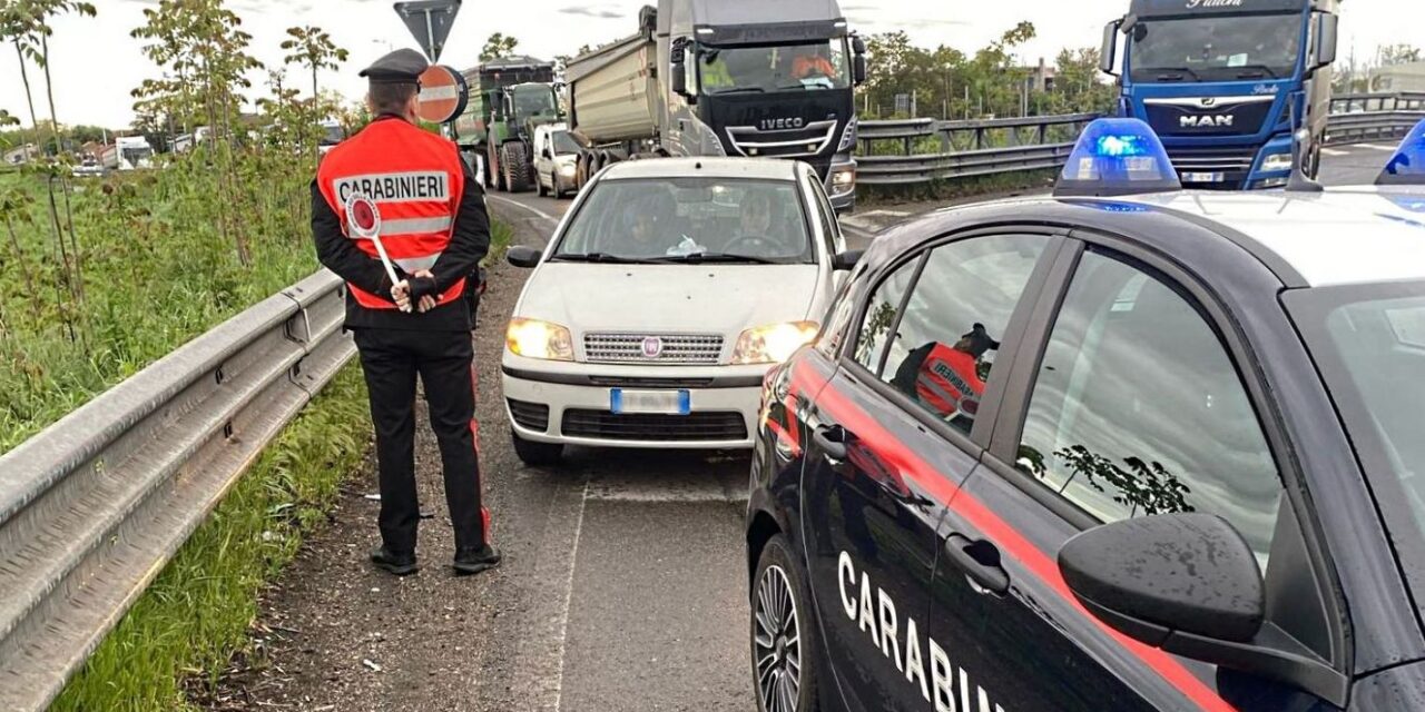 Camionista tampona quest’auto alla periferia di Tortona  ferendo una ragazza e scappa: i Carabinieri lo cercano