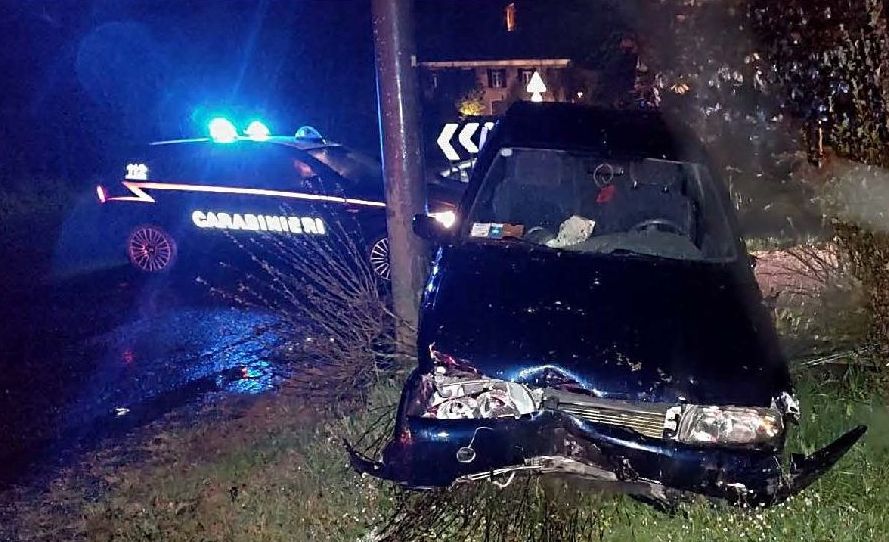 Incidente a Brignano Frascata, va a sbattere contro questo palo e sparisce, si attivano i Carabinieri e…