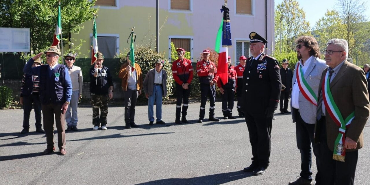  A Spigno i Carabinieri accompagnano il corteo per la celebrazione dell’80° Anniversario della Liberazione d’Italia. I Comuni riuniti nel sentimento di unità nazionale