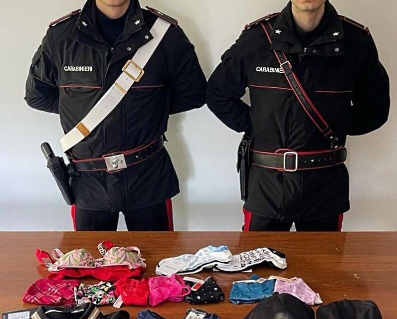 Fermato nel parcheggio dell’Outlet con oltre 2.300 euro di capi di abbigliamento e accessori griffati: denunciato dai Carabinieri per ricettazione.