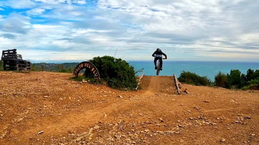 Ancora un weekend di grande sport a San Bartolomeo al Mare: sulle nostre alture si sfideranno i campioni internazionali dell’Enduro Mountain Bike! 