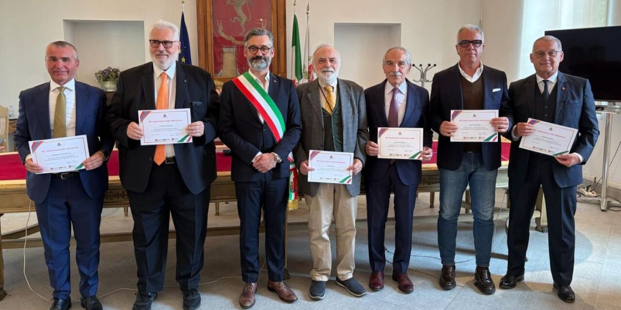 A Tortona un pannello con tutti i nomi dei Sindaci del Dopoguerra, targhe ai sei viventi