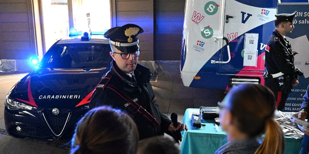 Carabinieri e “Specchio Bus” uniti per la sensibilizzazione dei giovani sui rischi della guida in stato di ebbrezza: “Un soffio ti può salvare la vita”