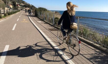 Diano Marina migliora la Pista Ciclabile “Riviera dei Fiori”: in arrivo cestini e  nuovi arredi urbani