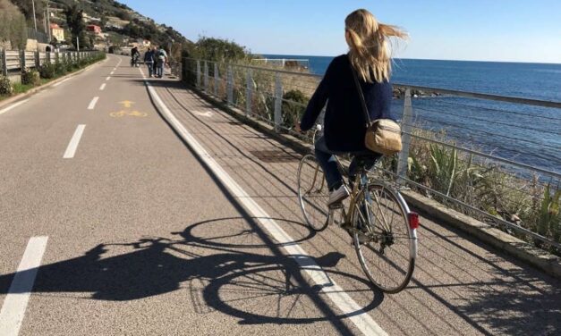 Diano Marina migliora la Pista Ciclabile “Riviera dei Fiori”: in arrivo cestini e  nuovi arredi urbani