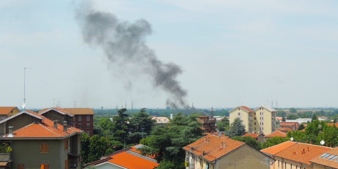 Altro incendio a Tortona ma stavolta è “solo” un’auto andata distrutta dalle fiamme