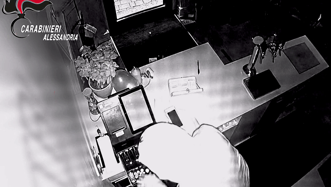 Arrestato dai Carabinieri di Alessandria l’autore delle spaccate ai negozi: dovrà rispondere di almeno ventiquattro colpi.