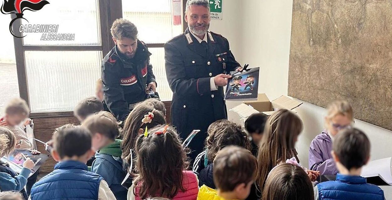 Gli alunni dell’Istituto Santa Chiara in visita alla Caserma dei Carabinieri di Tortona