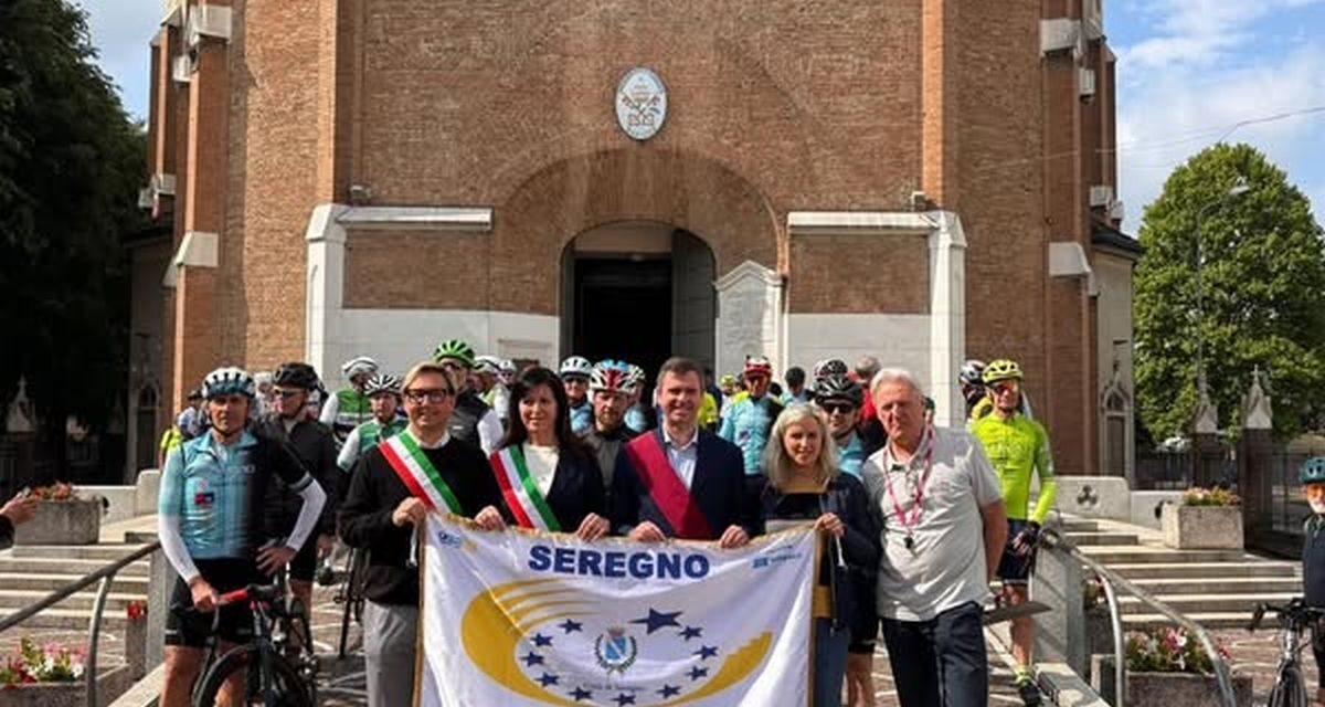 Accolti Da Ferrari Cuniolo e Tramarin i ciclisti della Seregno-Tortona