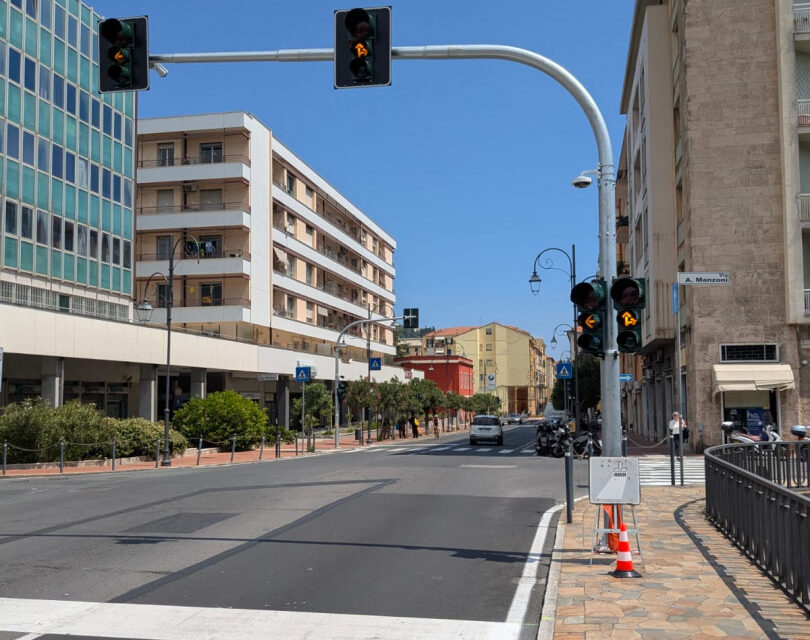 Imperia, viabilità regolata da strumenti di intelligenza artificiale: da oggi semafori attivi sul giallo. Da lunedì mattina l’entrata in funzione