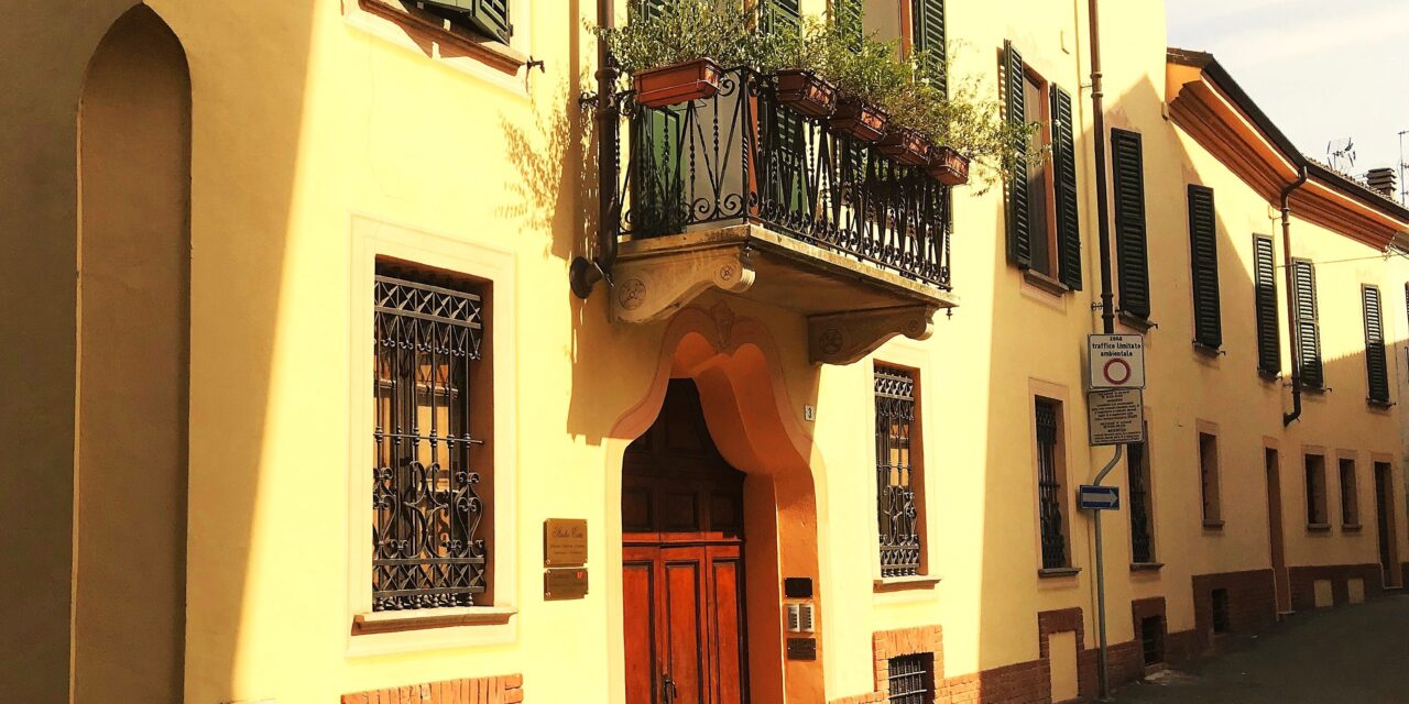 Domani (domenica) a Valenza apre gratis al pubblico Palazzo Terzano, con esposizione di auto Ferrari e…