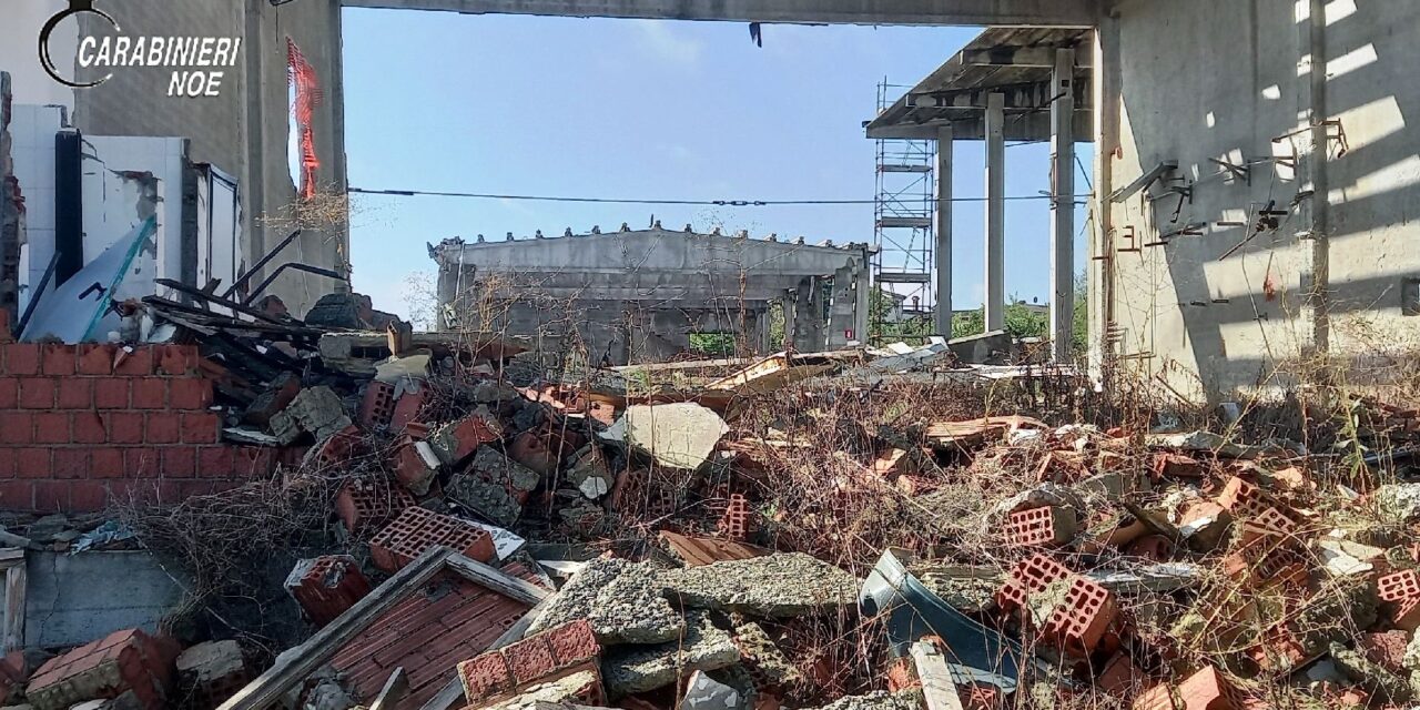 Ad Alessandria lo smontaggio industriale diventa un grande deposito di rifiuti: i Carabinieri del NOE denunciano un recuperatore