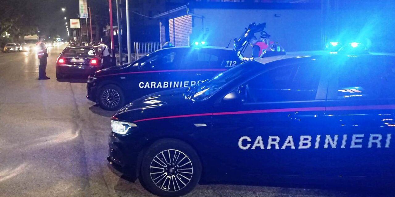 Tentano di sfondare la porta di un’abitazione  a Novi Ligure, i vicini fanno arrestare due donne.