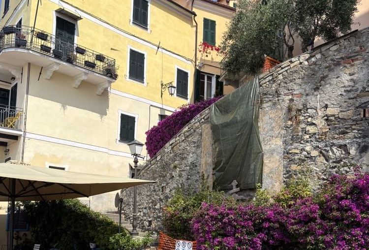 Cervo: messa in sicurezza urgente del muro a monte della scalinata per Piazza San Giovanni