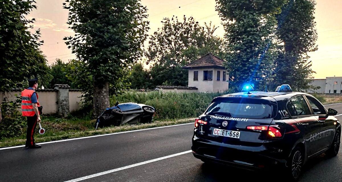 Novi Ligure, perde il controllo della minicar e finisce fuori strada