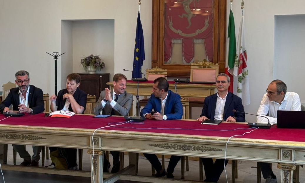 Tortona diventata baricentro degli incontri fra le Regioni Liguria e Piemonte. Oggi summit sui treni