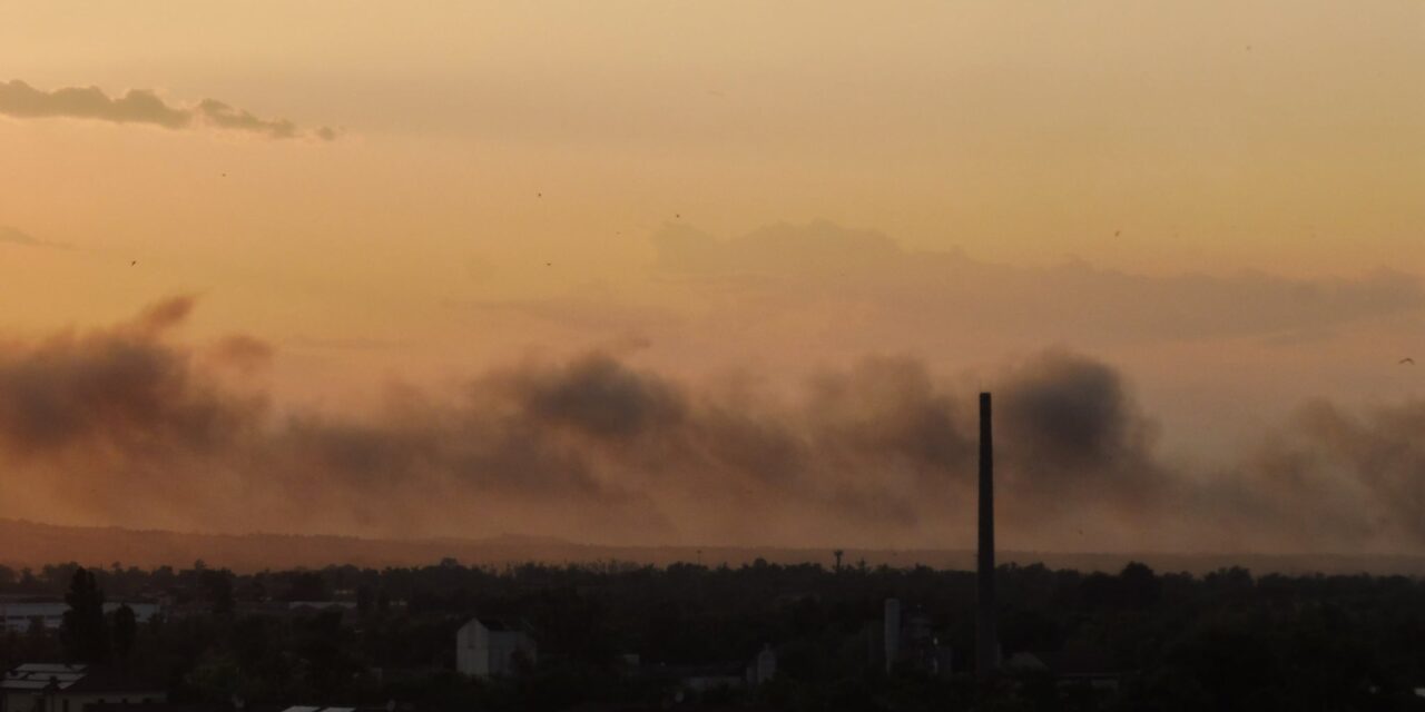 Maxi incendio in un’azienda agricola a Tortona ingenti i danni e tre squadre dei pompieri all’opera