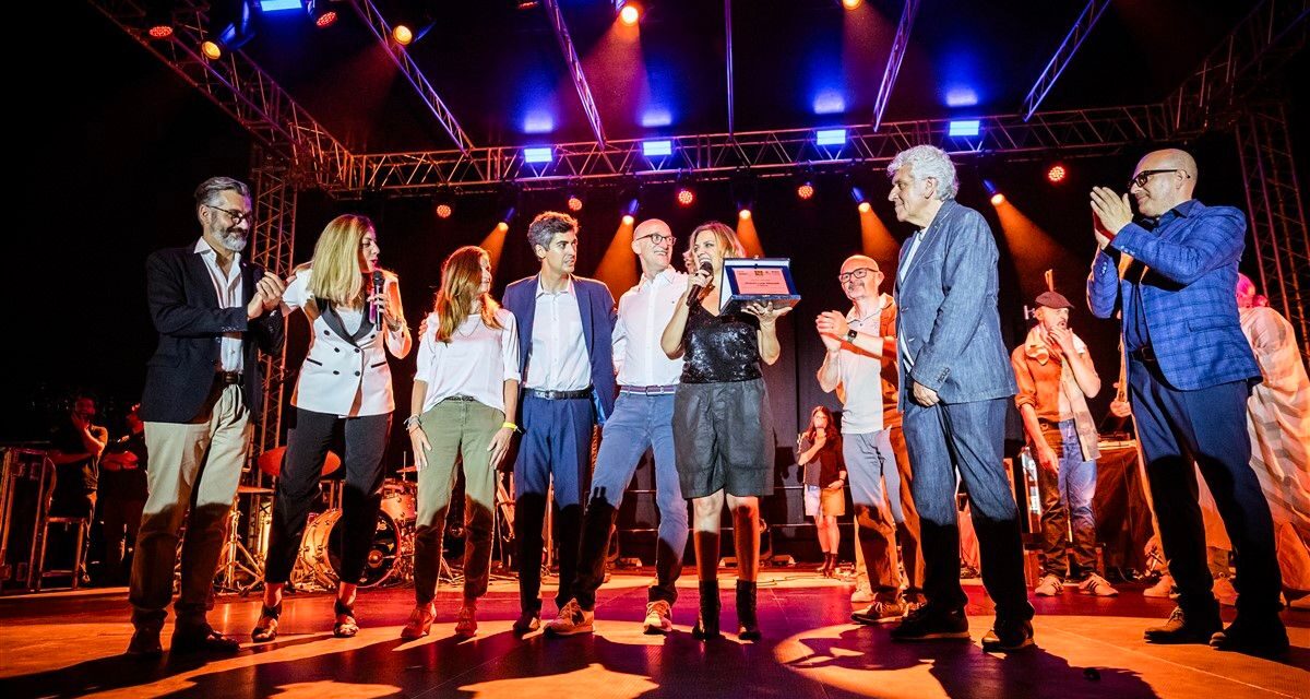 Successo per il concerto benefico di Irene Grandi a Tortona a favore dell’Associazione Enrico Cucchi