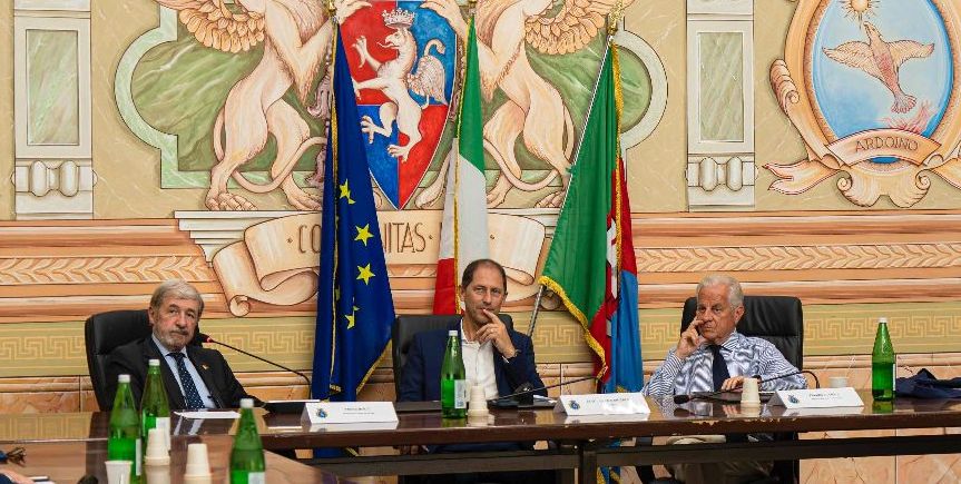 I sindaci del Golfo Dianese ribadiscono il No per CPR e eolico. Bucci: “Questa è zona strategica per il turismo”